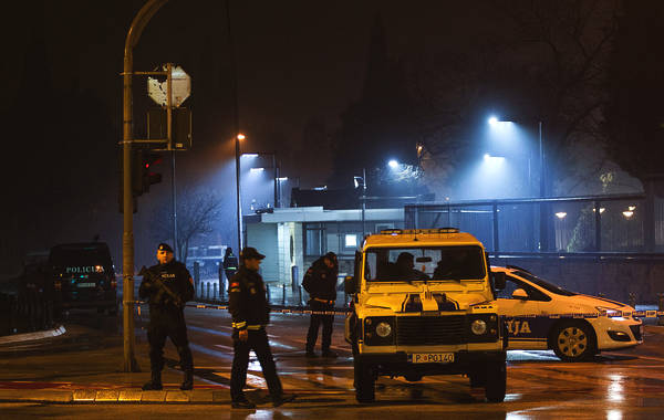 当地时间2018年2月22日，据外媒报道，美国国务院称，一名男子21日晚向美国驻黑山大使馆投掷一枚爆炸装置，将自己炸死，没有伤害到使馆里的其他人。图片作者：STEVO VASILJEVIC/视觉中国