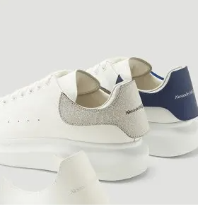 by FAR腋下包$184、麦昆蓝尾小白鞋$359 八哥定价!