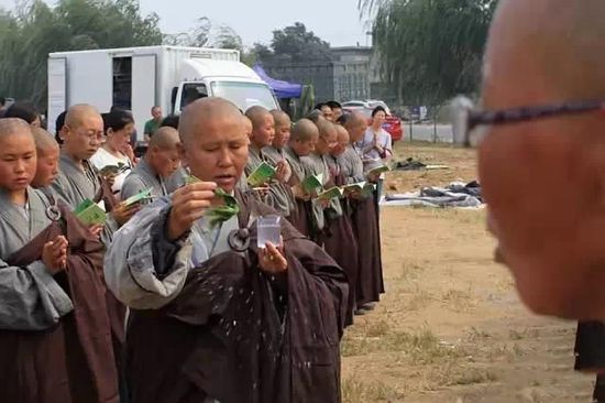 中国真正的尼姑,让人莫名的热泪盈眶