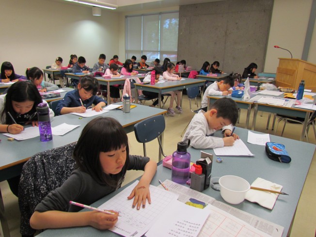每间比赛教室都坐满参赛学生。(记者张欣婷/摄影)