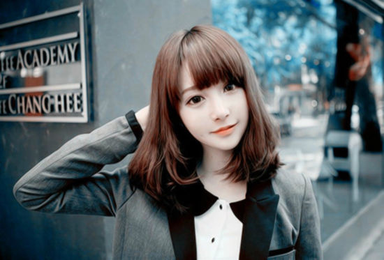 浓妆下的韩国女生（图片来源于网络）