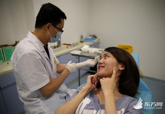 敢拿“颜值”赌明天:90后女大学生整形记