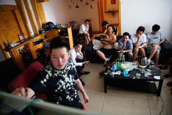 恋爱培训师浪迹正在给学员授课。 吴皓/摄 恋爱培训师浪迹正在给学员授课。 吴皓/摄