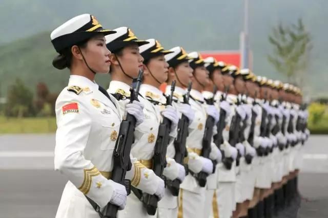 训练中的女兵