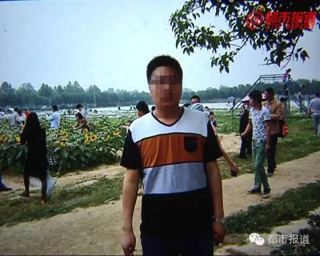 丑男被一堆女票扭送到郑州公安局自称能骗财骗色是因苦读了这门知识
