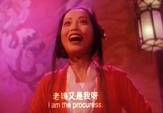 最后,如孙静雅讲述,她们那个圈子都是通过社交工具与客户联系。而且“服务”地点不固定,可以在家中也可以在宾馆,不再以传统的桑拿、足浴等场所作为载体。目前流行“空降”模式,郭美美认识干爹王军,就是从北京飞到深圳与之会面。这是结合线上与线下的O2O模式。