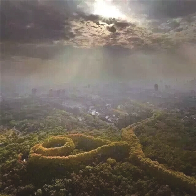 航拍下的美龄宫“项链”。