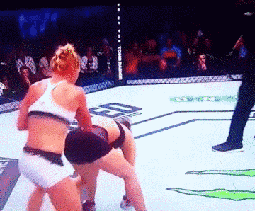 血腥的UFC女子格斗赛，卫冕冠军被爆踢