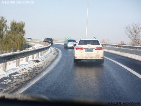 雪季上路全攻略 驾驶技巧及注意事项