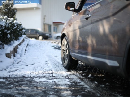 雪季上路全攻略 驾驶技巧及注意事项