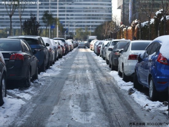 雪季上路全攻略 驾驶技巧及注意事项