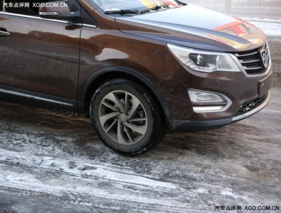 雪季上路全攻略 驾驶技巧及注意事项