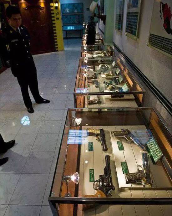 围观墨西哥毒枭的家...贪官神马的都弱爆了...