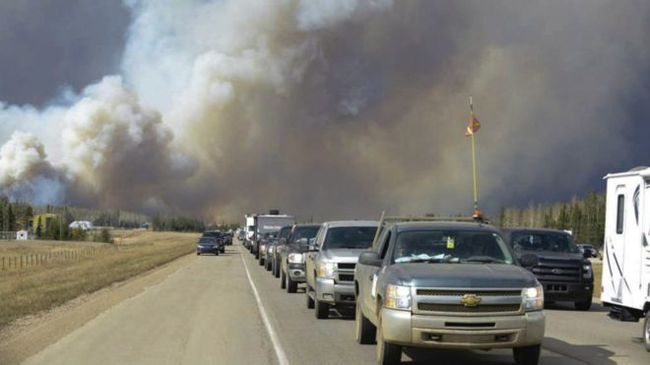 160504083538_cn_fort_mcmurray_wildfire_02_976x549_ap_nocredit.jpg