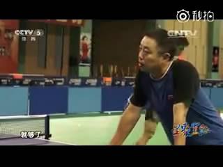 被“帝国发球机”闪瞎了,教练才是真·魔王啊