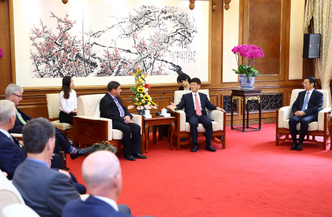 孟建柱会见首次中加高级别国家安全与法治对话加方代表团。 (新华社)