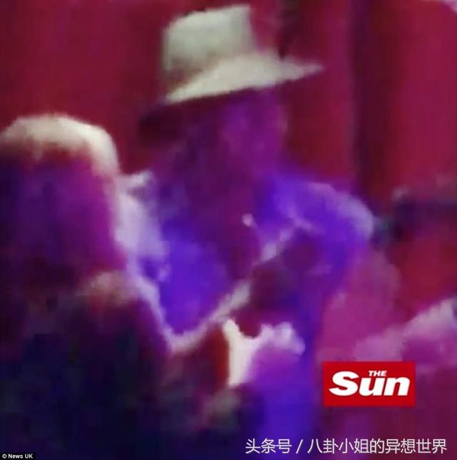 威廉王子夜店搂妹被群嘲，凯特王妃不开心，英国王室尴尬了