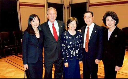 美国华人第一家族小公主，扎克伯格的老板娘，拥有一等一的大脑