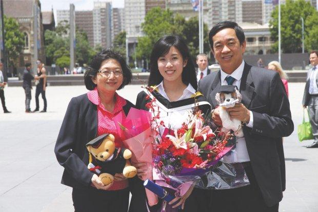 27岁华裔美女科学家被多国争抢，马来西亚网友怪政府不作为