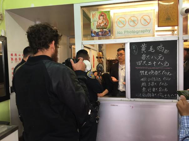 美国动保人士去华人鸡铺救鸡 被控偷鸡