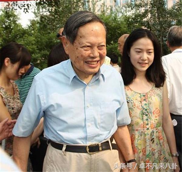 80后与50后50天牵手女方秒变外婆，神仙伴侣堪比杨振宁翁帆