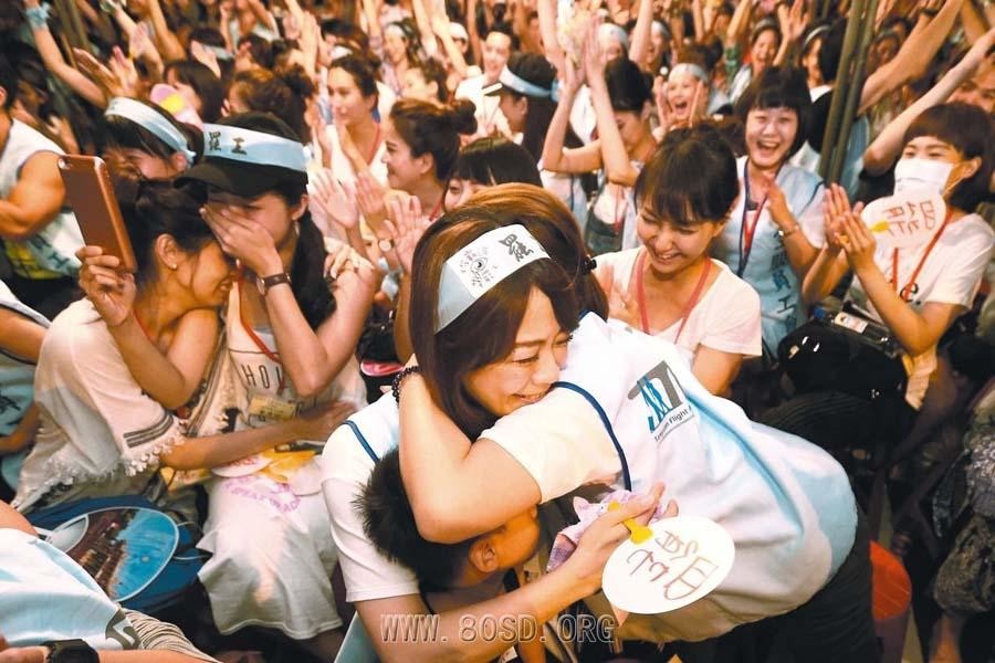 软妹：美女如云的罢工现场，颜值可以战胜一切