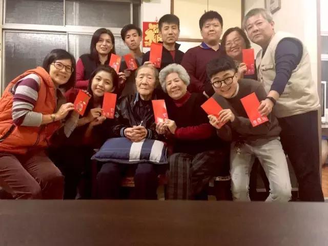 年轻时同时爱14个女生，结婚后只爱一人到96岁，成了网红情圣！