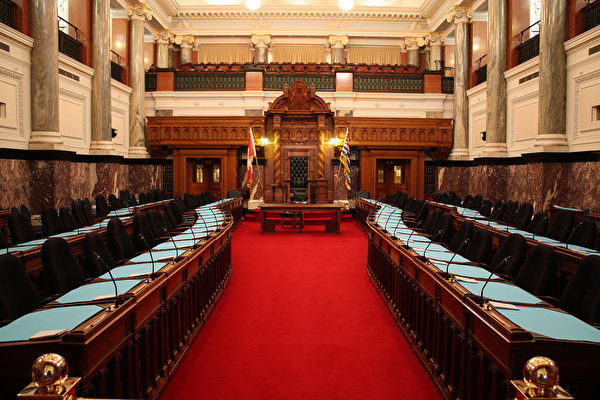1280px-BC-Legislative-Assembly-Chamber-600x400.jpg