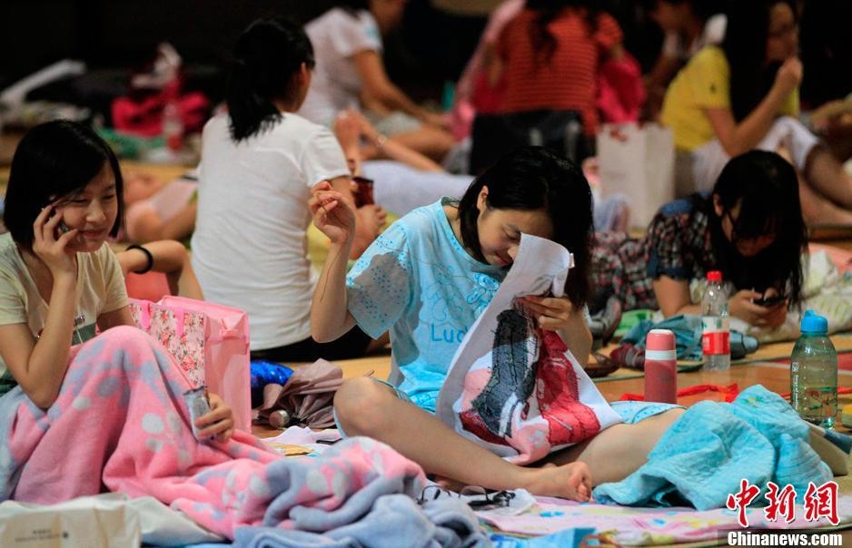 软妹:热浪滚滚的夏日,大学生没有空调的浪漫集体生活