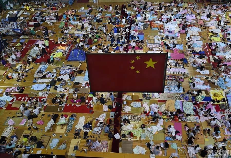 软妹:热浪滚滚的夏日,大学生没有空调的浪漫集体生活