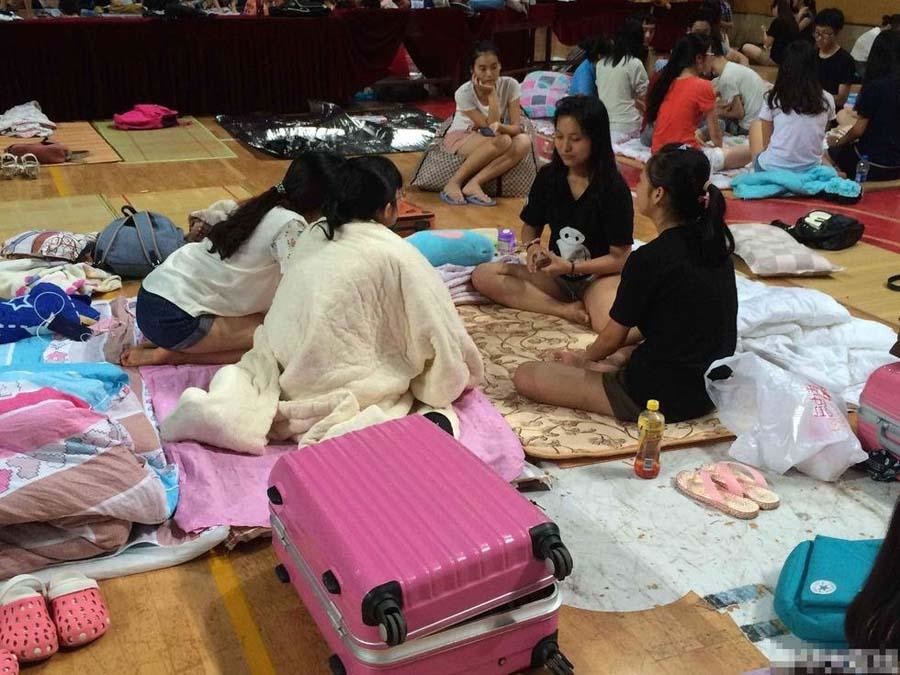 软妹:热浪滚滚的夏日,大学生没有空调的浪漫集体生活