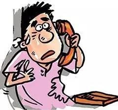 “不按我说的做，小心遣返你……”“呸！骗子！”