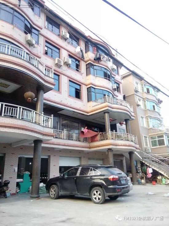 大妈家年入60万，住别墅开豪车，她却每天6点坚持去打工……