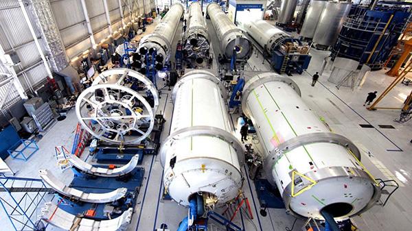 马斯克的秘诀:用卫生间门闩击败波音,超越NASA