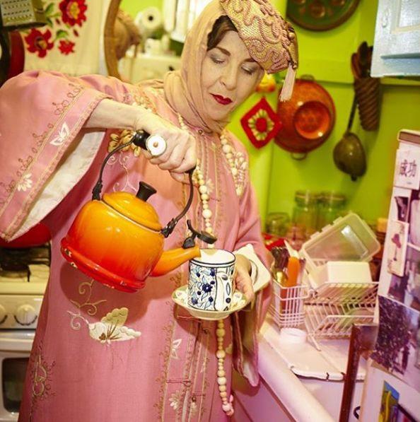 67岁美国老太太穿起中国旗袍,将美演绎到了极致!