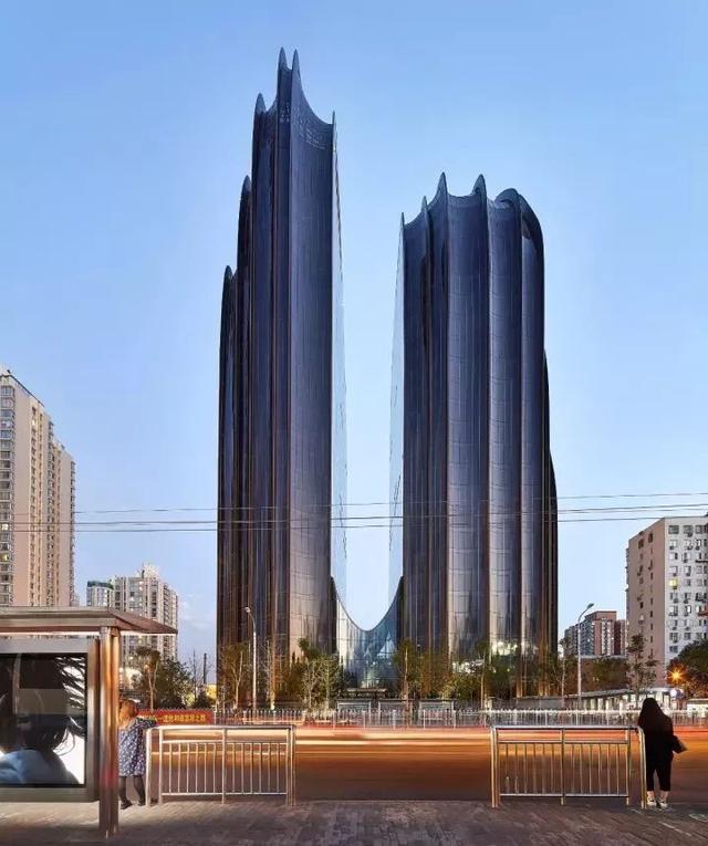 北京神秘黑色大楼建造者马岩松:你要认识到自己是个悲剧人物