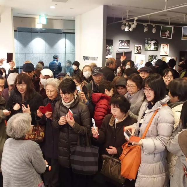 89 岁戏精奶奶爆红!靠「碰瓷」吸粉 12 万,太可爱啦!