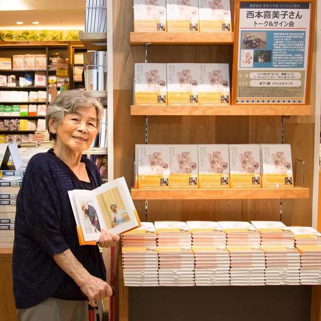 89 岁戏精奶奶爆红!靠「碰瓷」吸粉 12 万,太可爱啦!
