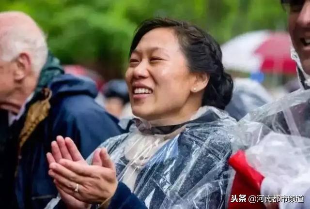 华裔女子身材不好，家境清贫，凭什么嫁给全球最富80后扎克伯格？