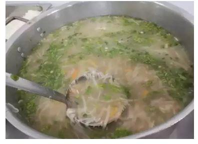 华为海外公司食堂曝光！他们这是要养猪啊，简直丧心病狂！