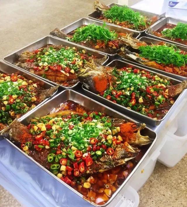 华为海外公司食堂曝光！他们这是要养猪啊，简直丧心病狂！