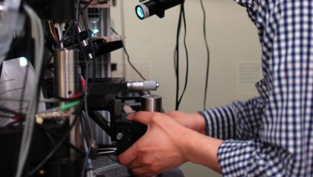 卑诗大学研发的红外线激光显微镜。CTV