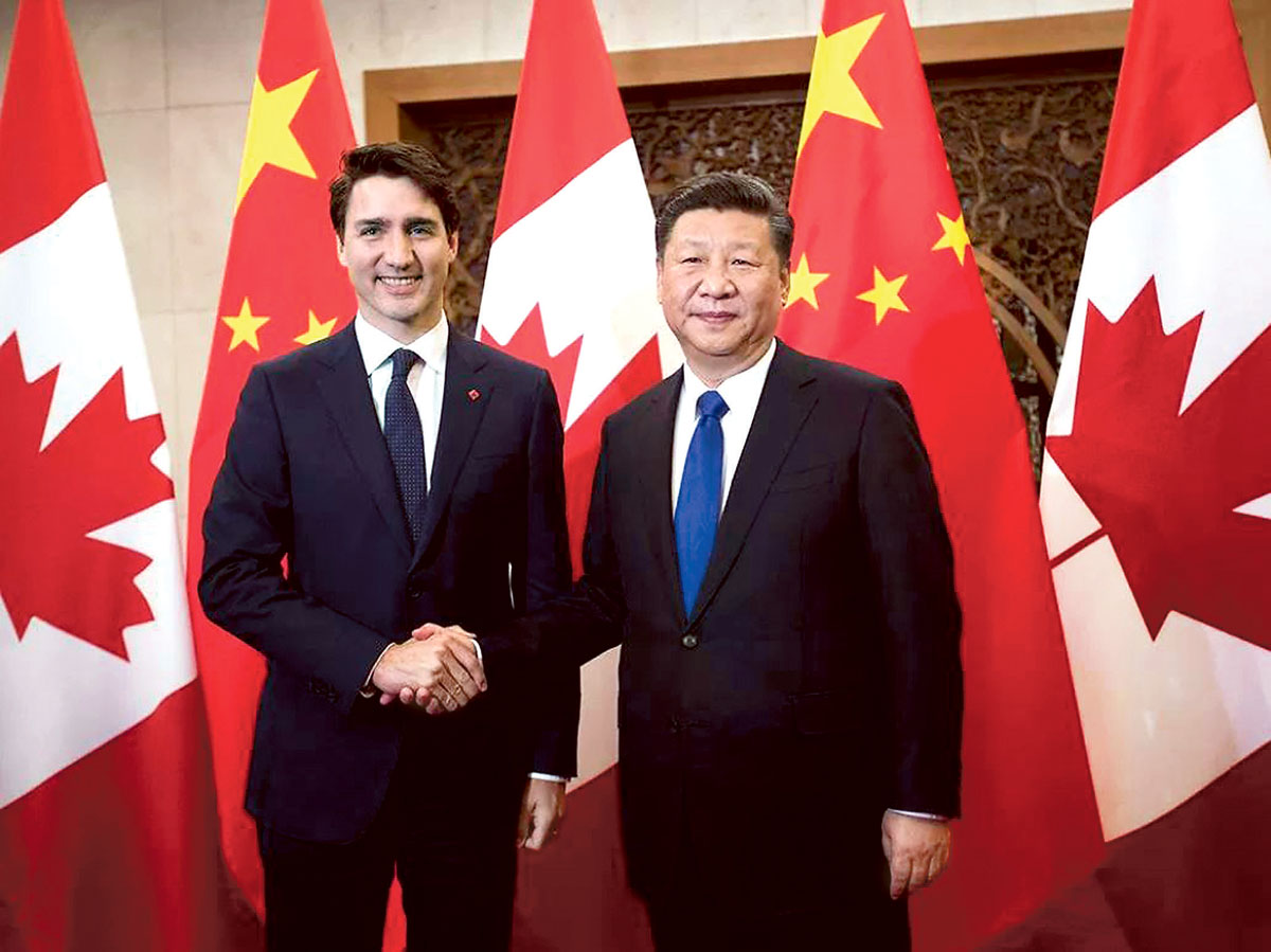 ■杜鲁多(左)希望在月底G20峰会期间,能与习近平会面,并争取解决两国的矛盾。加通社