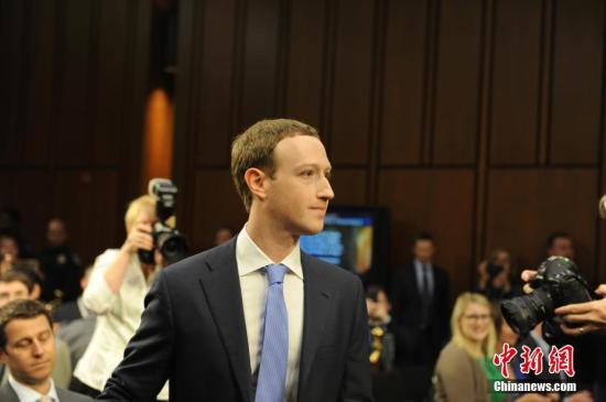 资料图：2018年4月10日，“脸书”的首席执行官马克·扎克伯格就数据被滥用等问题道歉。 中新社记者 邓敏 摄