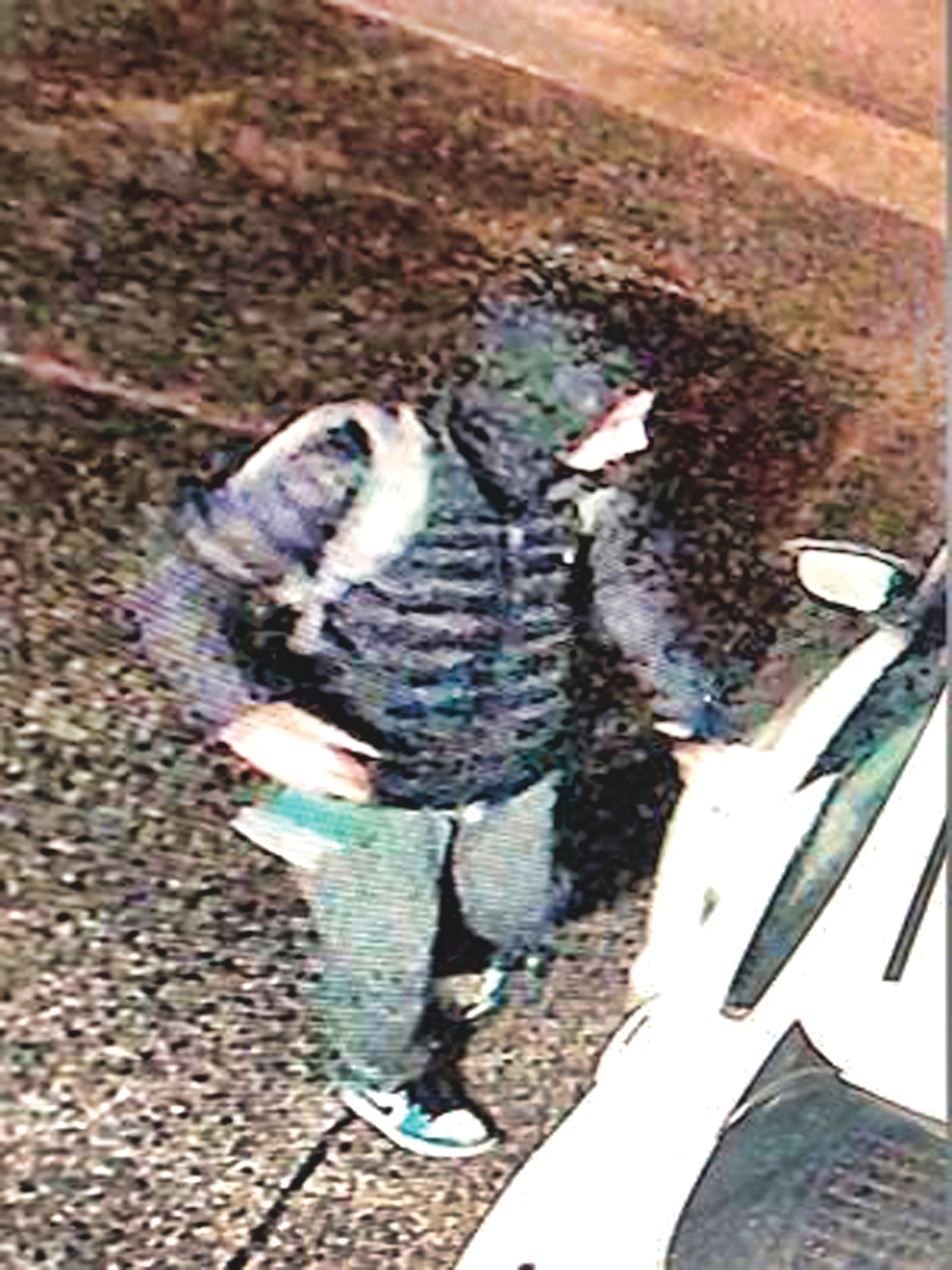 ■素里警方上月曾发放一名企图爆窃汽车男子的照片。素里骑警