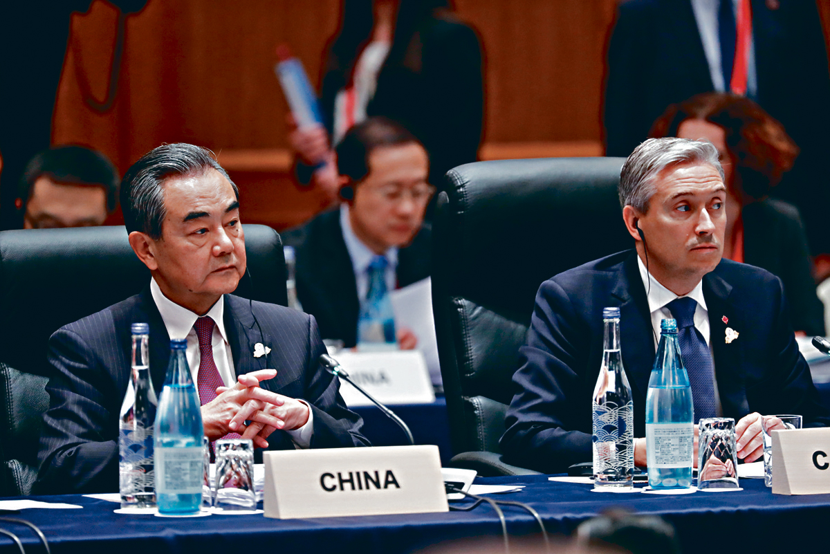 中加外长在G20外长峰会上会面。 路透社