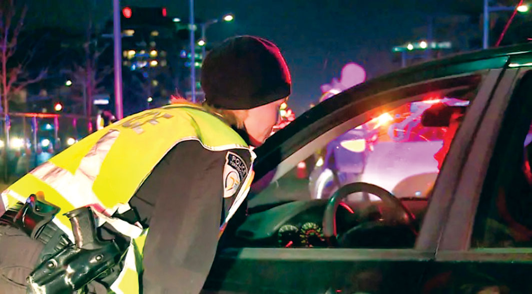 温市警局和卑诗皇家骑警均表示，尚未有因违反社交距离规定给司机开过罚单。CBC