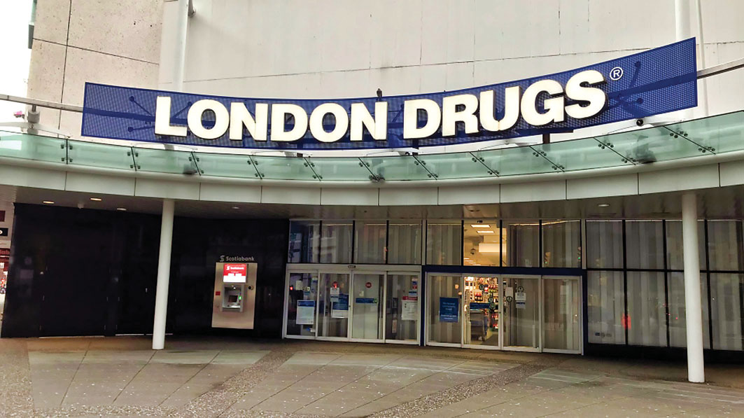 ■位于温市中心的这家伦敦药房分店，证实有员工感染新冠肺炎。CTV