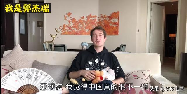 在中国被吹捧成“神”的外国网红，为什么被美国人骂成狗？
