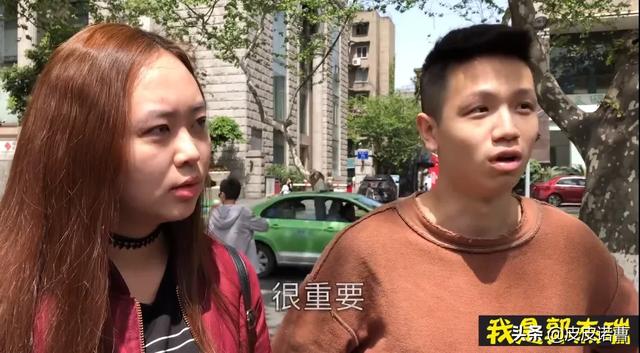 在中国被吹捧成“神”的外国网红，为什么被美国人骂成狗？